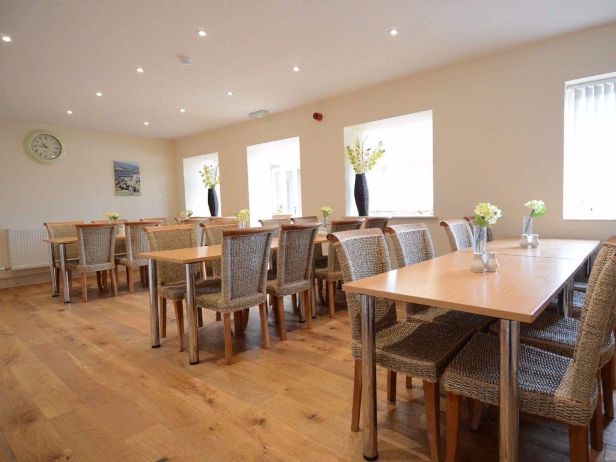 Neuadd Henllan Lodge Builth Wells Esterno foto